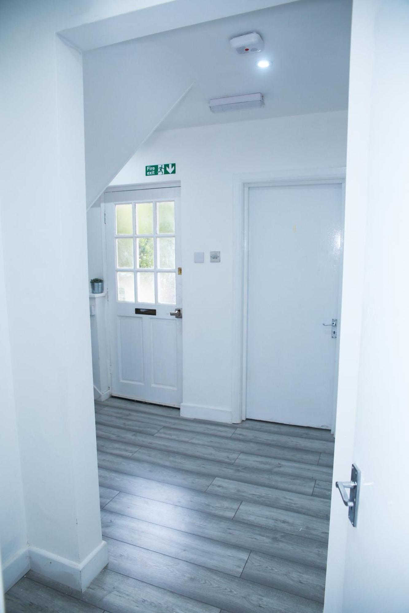 Lovely Apartment With Free Parking On Premises. Londres Exterior foto